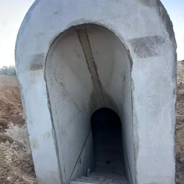 Piwnica betonowa B1 z okrągłą kopułą, schodami i szczytem - obrazek 5